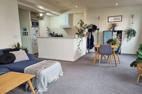 Photo of property in 17 Kent Terrace - Kent Apartments, 4f/16 Kent Terrace, Mount Victoria, Wellington, 6011