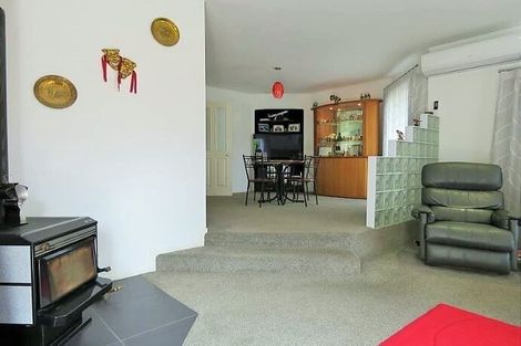 Photo of property in 327 Kaipara Road, Papakura, 2582