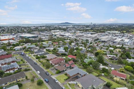 Photo of property in 17 Marcel Place, Glenfield, Auckland, 0629