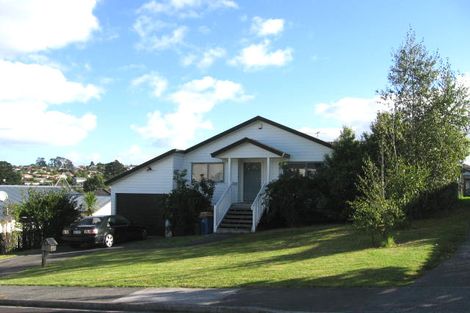 Photo of property in 4 Wren Place, Unsworth Heights, Auckland, 0632