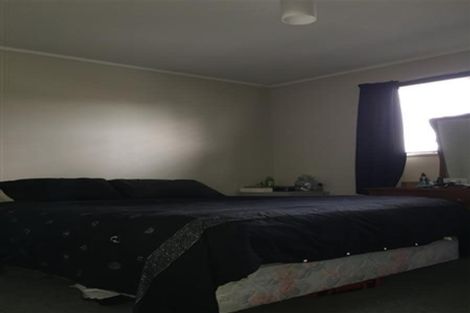 Photo of property in 90 Riverpark Crescent, Henderson, Auckland, 0610