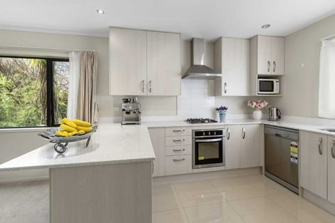 Photo of property in 42 Springvale Drive, Fairview Heights, Auckland, 0632