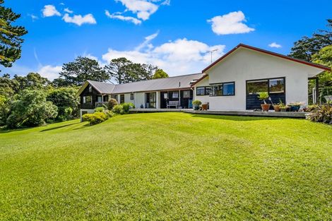 Photo of property in 12 Hobbs Road, Matakatia, Whangaparaoa, 0930