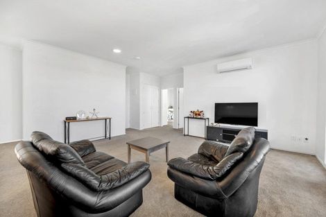 Photo of property in 10/11 Carlos Drive, Flat Bush, Auckland, 2016