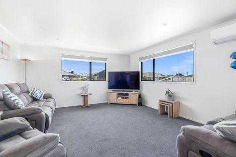 Photo of property in 9 Kahukaka Road, One Tree Point, 0118