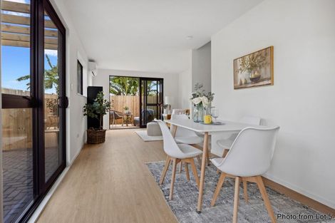 Photo of property in 3/4 Waitaki Street, Henderson, Auckland, 0612