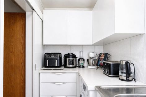 Photo of property in 2 Fern Grove, Taradale, Napier, 4112