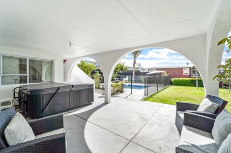 Photo of property in 2 Hardley Avenue, Tindalls Beach, Whangaparaoa, 0930