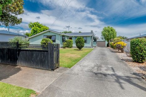 Photo of property in 6 Highbury Drive, Levin, 5510