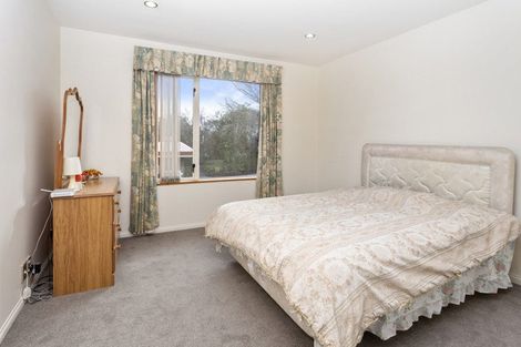 Photo of property in 94 Memorial Avenue, Ilam, Christchurch, 8053