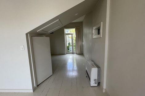 Photo of property in 14 Edge Hill, Mount Victoria, Wellington, 6011