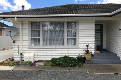 Photo of property in 27 Collins Road, Melville, Hamilton, 3206
