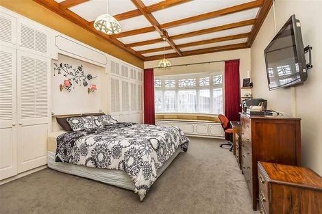 Photo of property in 98 Endeavour Street, Lyall Bay, Wellington, 6022