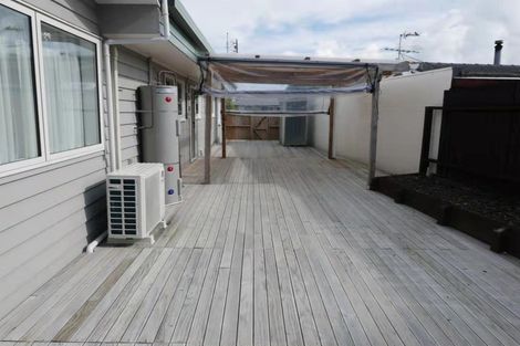 Photo of property in 2 Vanbrugh Place, Bucklands Beach, Auckland, 2014