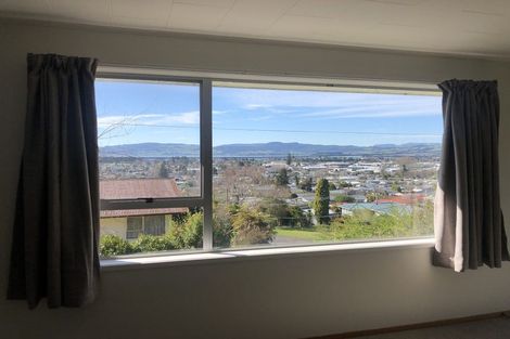 Photo of property in 2/87 Mallard Drive, Selwyn Heights, Rotorua, 3015