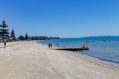 Photo of property in 47 The Esplanade, Eastern Beach, Auckland, 2012