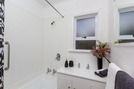 Photo of property in 21 Walsh Road, Westown, New Plymouth, 4310