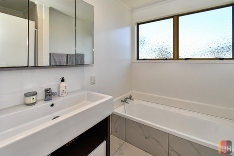 Photo of property in 1/147 Carnoustie Drive, Wattle Downs, Auckland, 2103