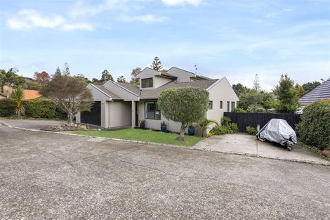 Photo of property in 16 Renlee Place, Shelly Park, Auckland, 2014