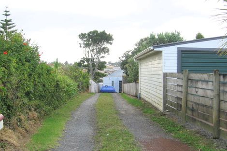Photo of property in 1/884 East Coast Road, Northcross, Auckland, 0630