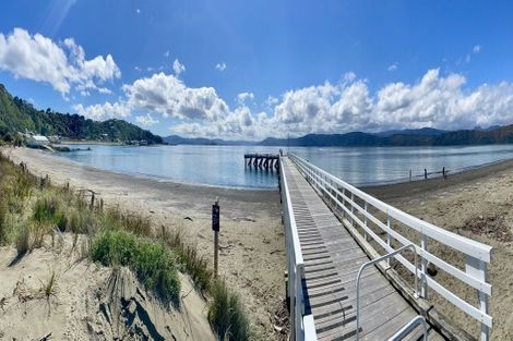 Photo of property in 87 Marine Parade, Seatoun, Wellington, 6022