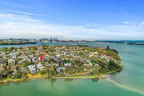 Photo of property in 2/33 Beresford Street, Bayswater, Auckland, 0622
