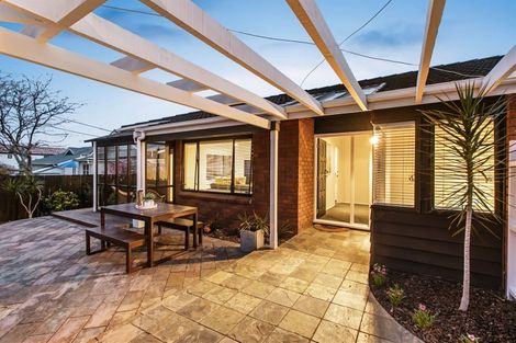 Photo of property in 1a Frieston Road, Milford, Auckland, 0620