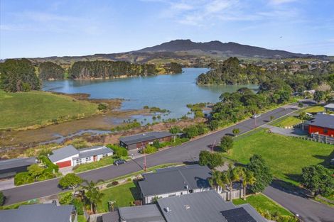 Photo of property in 2 Harakeke Place, Raglan, 3225