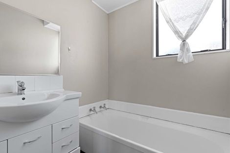 Photo of property in 4/1 Rebecca Rise, Weymouth, Auckland, 2103