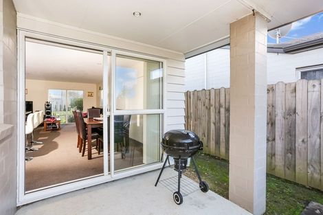 Photo of property in 122 Popokatea Drive, Takanini, 2112