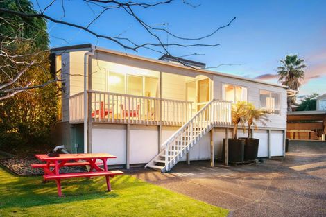 Photo of property in 11 Fairway Avenue, Red Beach, 0932