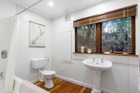 Photo of property in 48 Howard Road, Point Howard, Lower Hutt, 5013