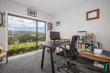 Photo of property in 55 Queen Charlotte Drive, Aotea, Porirua, 5024