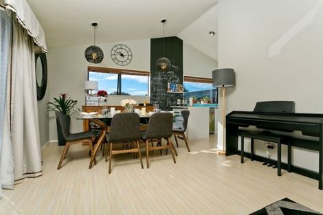 Photo of property in 10/76 Target Road, Totara Vale, Auckland, 0629