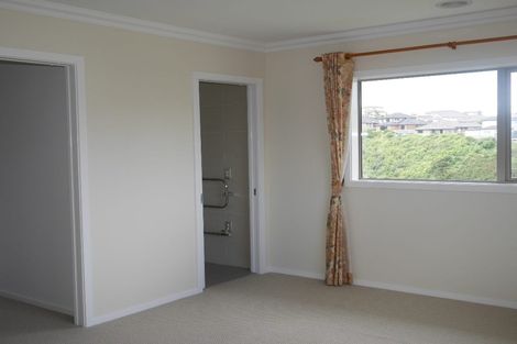 Photo of property in 31 Sumner Terrace, Aotea, Porirua, 5024