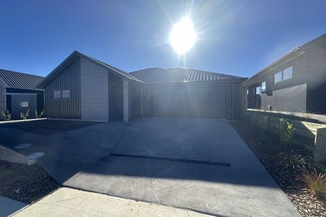 Photo of property in 14 Corriedale Road, Jacks Point, 9371