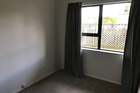 Photo of property in 2 Kowhai Grove, Waikanae, 5036