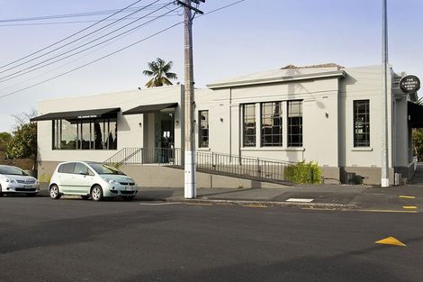 Photo of property in 77 Queen Street, Northcote Point, Auckland, 0627