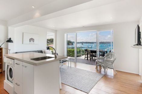 Photo of property in 27 Wellington Street, Russell, 0202