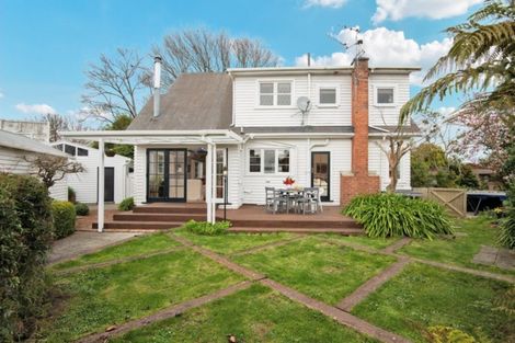 Photo of property in 6 Montgomery Terrace, Hokowhitu, Palmerston North, 4410