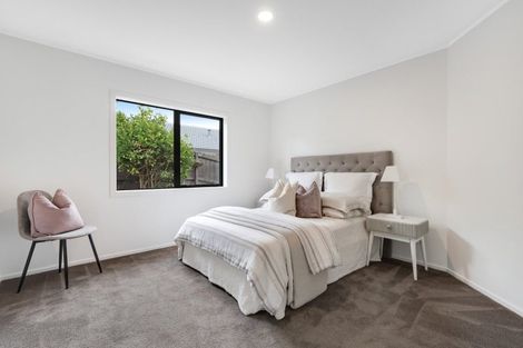 Photo of property in 32 Ambleside Drive, Northpark, Auckland, 2013