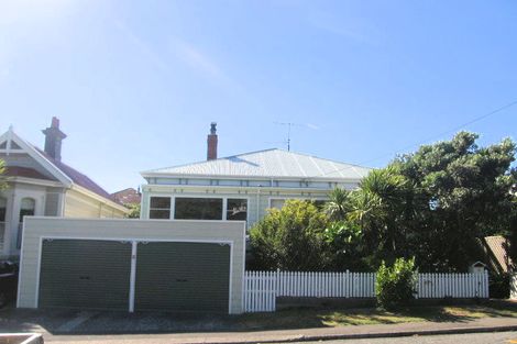 Photo of property in 8 Farm Road, Northland, Wellington, 6012