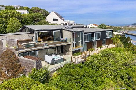 Photo of property in 6 Zaida Way, Maupuia, Wellington, 6022