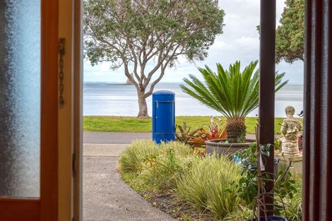 Photo of property in 18 Matakatia Parade, Matakatia, Whangaparaoa, 0930