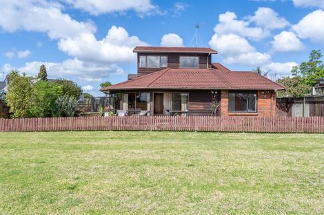 Photo of property in 2/10 Dayspring Way, Pakuranga, Auckland, 2010