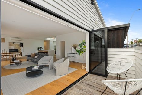 Photo of property in 19 Henui Street, Strandon, New Plymouth, 4312