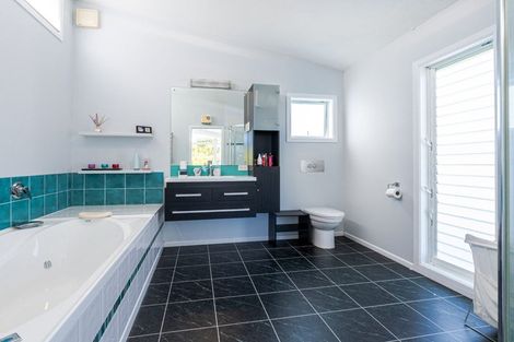 Photo of property in 63 Bassett Road, Johnsonville, Wellington, 6037