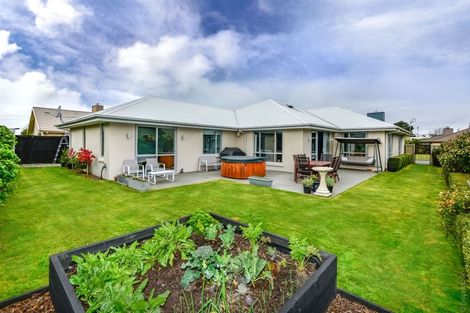 Photo of property in 35 Reka Street, Parklands, Christchurch, 8083