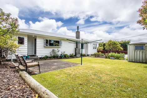Photo of property in 14 Robert Street, Newlands, Wellington, 6037