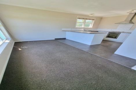 Photo of property in 2 Martin Place, Kelston, Auckland, 0602